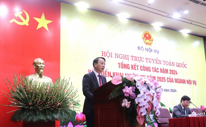 According to Director of Hanoi Department of Home Affairs Tran Dinh Canh, after the reorganization of commune-level administrative units, Hanoi has 831 redundant officials. Photo: Hien Thu