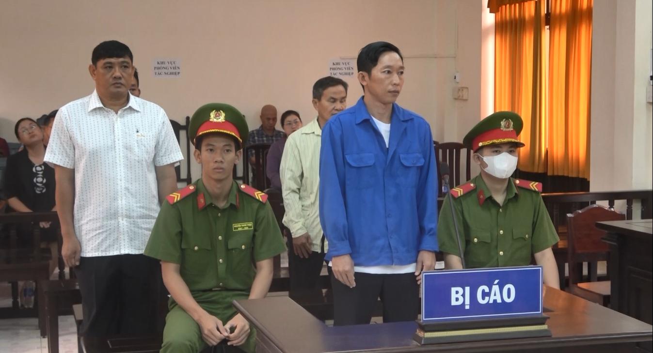 4 defendants in the bribery case at the trial. Photo: Van Vu