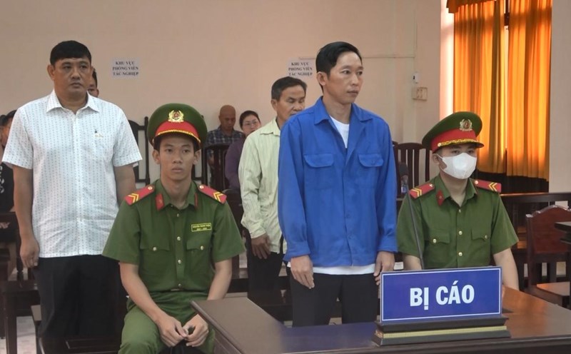 4 defendants in the bribery case at the trial. Photo: Van Vu