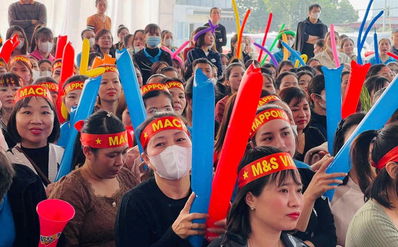 650 workers of M&S Vina Company Limited participated in the program "Tet Sum Vay - Spring Thanks to the Party". Photo: Mai Huong