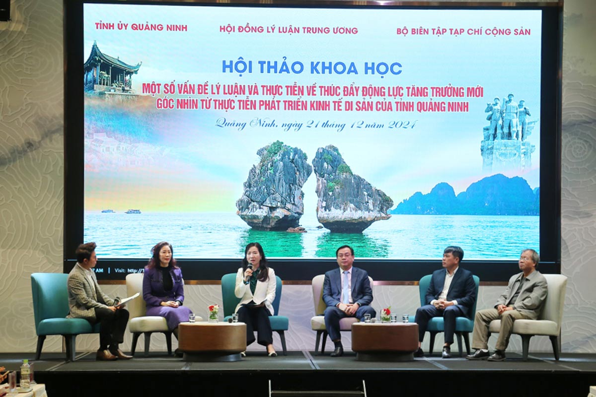 Roundtable discussion at the workshop. Photo: Quang Ninh Media Center