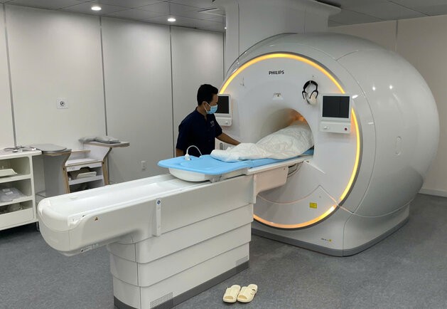 MRI 3.0 Tesla system - AI technology at Thanh Vu Medic Bac Lieu General Hospital. Photo: Nhat Ho