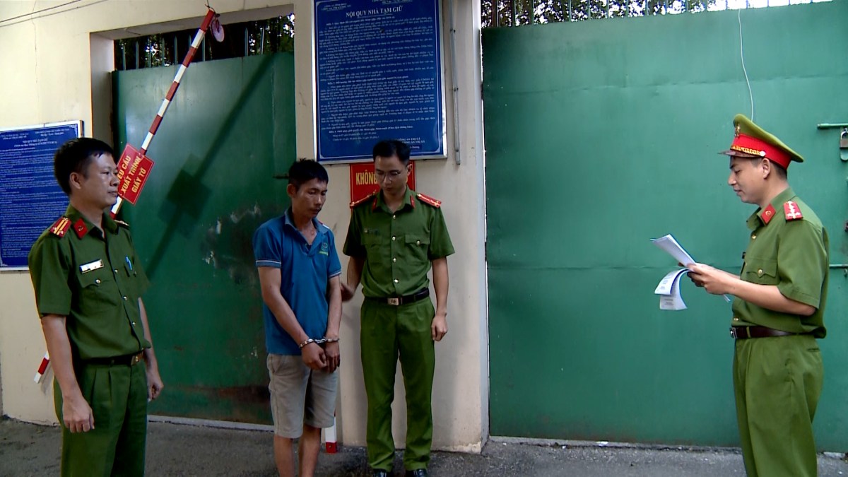 Prosecution of subject using knife to resist police