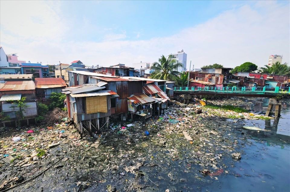 Xuyen Tam Canal polluted section through Binh Thanh district. Photo: Anh Tu