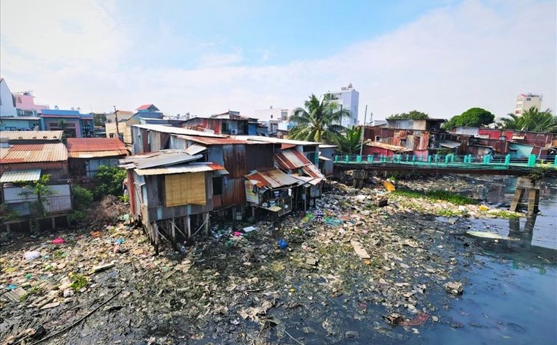 Xuyen Tam Canal polluted section through Binh Thanh district. Photo: Anh Tu