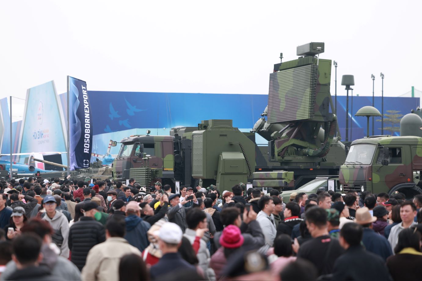 Vietnam International Defense Exhibition 2024 recorded nearly 150,000 registrations for visits on December 21 and 22. Photo: Hai Nguyen