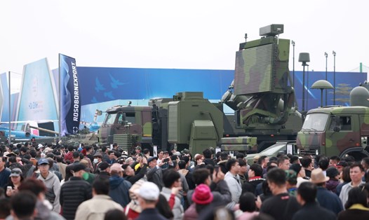 Triển lãm Quốc phòng Quốc tế Việt Nam 2024 ghi nhận gần 150.000 lượt đăng ký tham quan trong hai ngày 21 và 22.12. Ảnh: Hải Nguyễn
