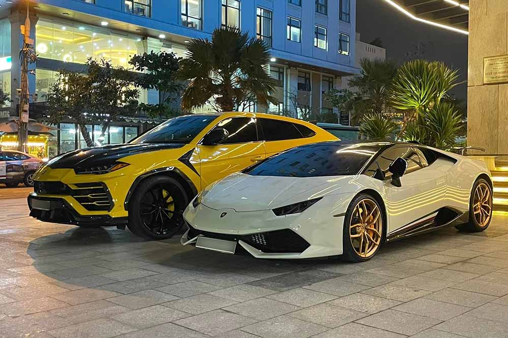 Two supercars that attracted attention when they first appeared in Da Nang were the Lamborghini Urus (yellow) and the Lamborghini Huracan LP610-4 (white). Photo: Nguyen Khanh