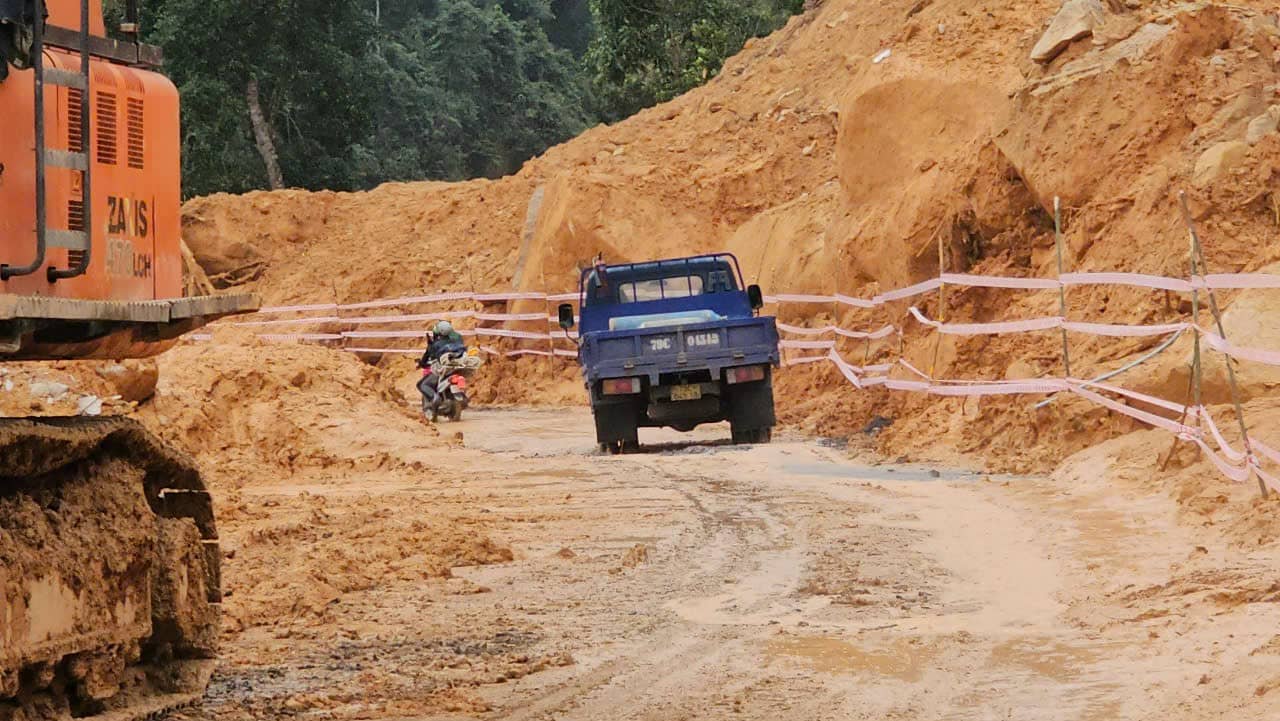 Khanh Le Pass will be allowed to reopen to traffic on the morning of December 22. Photo: Huu Long