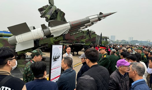 Bệ phóng SP73-VT được trưng bày tại Triển lãm Quốc phòng Quốc tế Việt Nam 2024. Ảnh: Hải Nguyễn