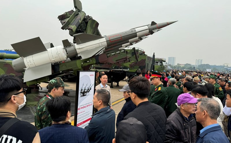 The SP73-VT launcher is on display at the Vietnam International Defense Exhibition 2024. Photo: Hai Nguyen