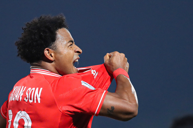 Xuan Son alone made a difference. Photo: Minh Dan