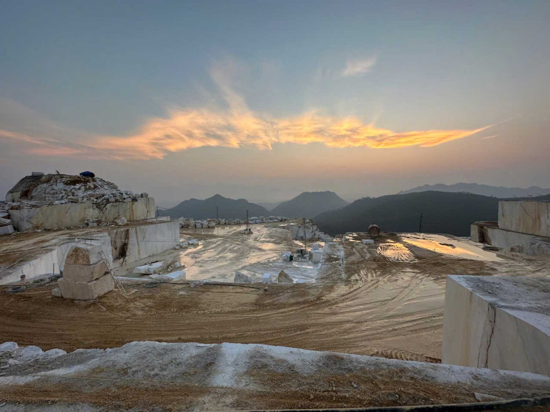 Image of marble quarry in Ban Nghe area, Yen Thang commune, Luc Yen district, Yen Bai province. Photo: Tran Bui