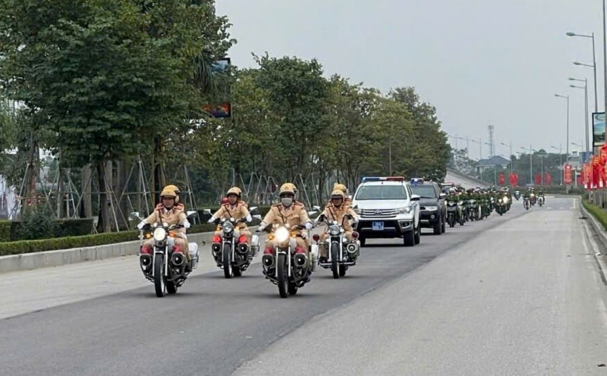 Luc luong CSGT Cong an Thanh Hoa ra quan, dam bao trat tu an toan giao thong va xu ly nghiem cac hanh vi vi pham. Anh: Cong an Thanh Hoa