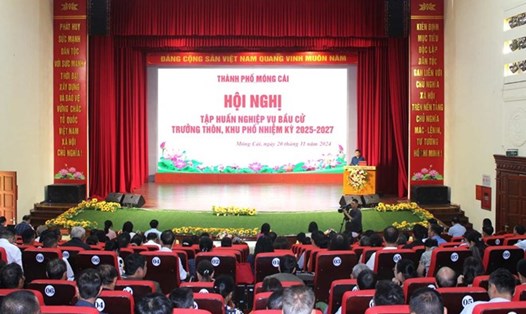 TP Móng Cái tập huấn nghiệp vụ công tác bầu cử Trưởng thôn, khu phố nhiệm kỳ 2025-2027. Ảnh: Cổng thông tin Móng Cái