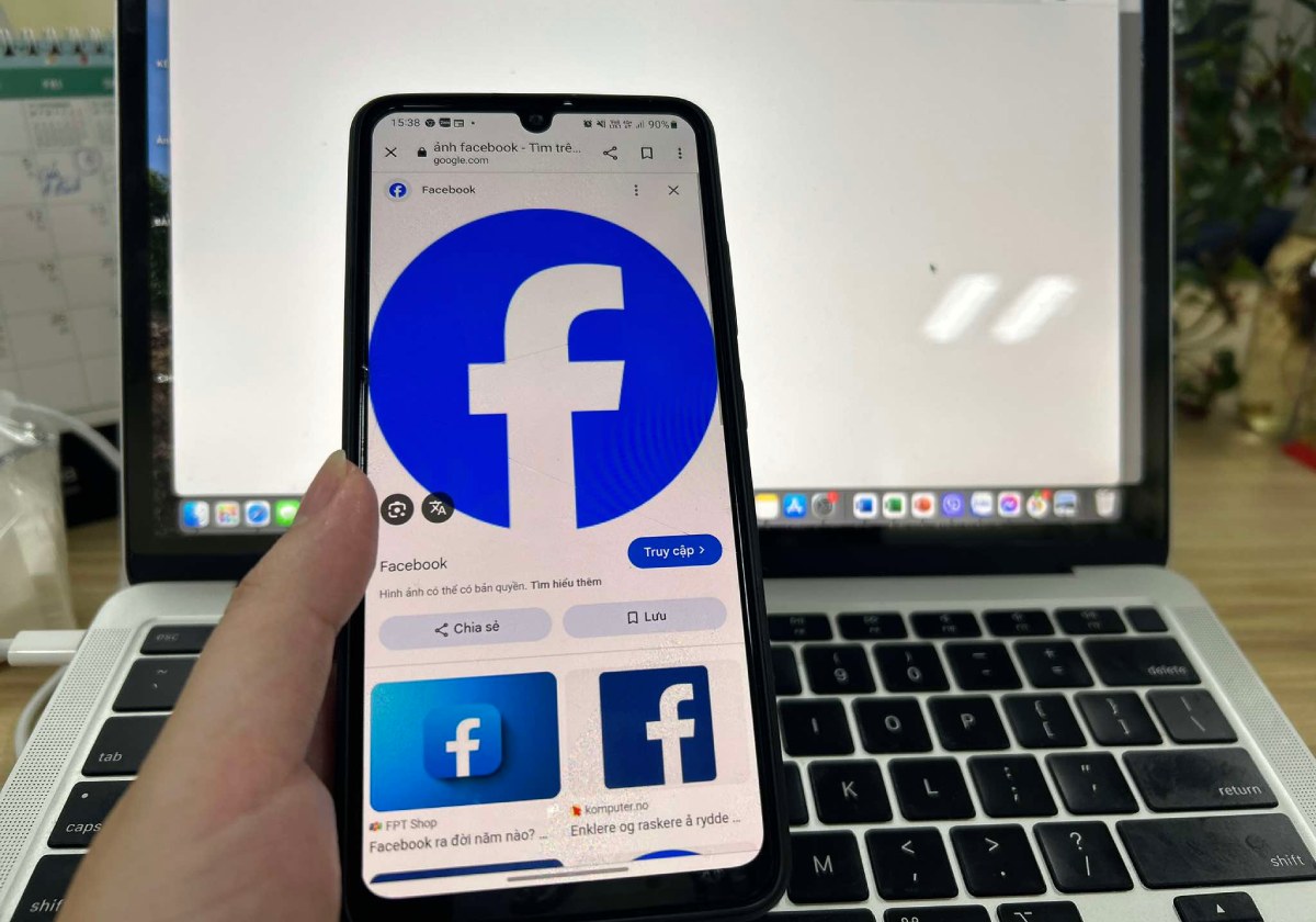 From December 25, only verified accounts can post and share information on social networks. Photo: Pham Dong