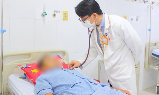 Thời tiết chuyển lạnh, nguy cơ xảy ra biến cố tim mạch như tăng huyết áp, đau thắt ngực và nhồi máu cơ tim gia tăng. Ảnh: BVCC