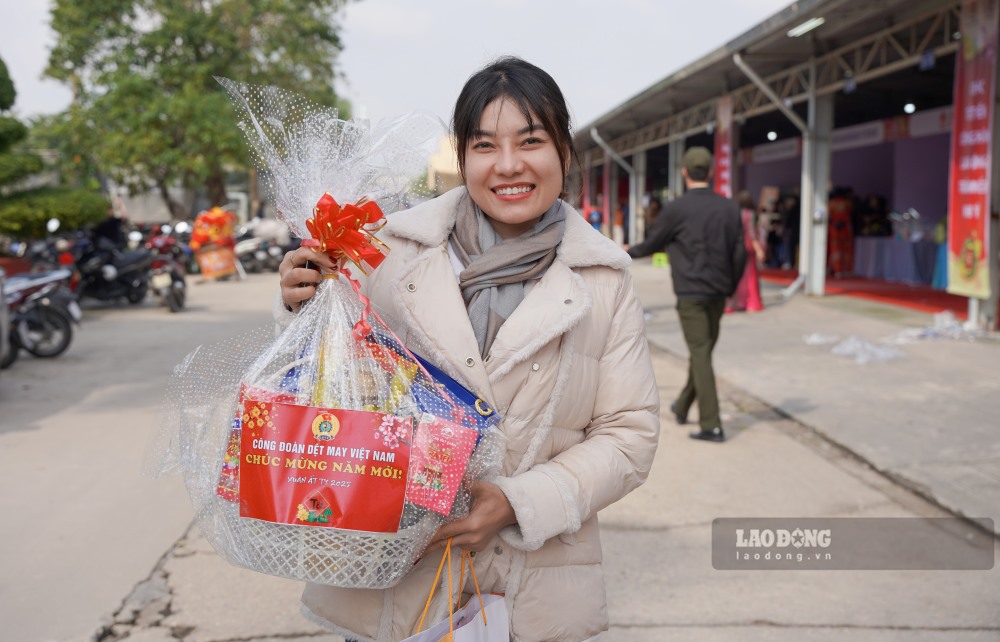 Reunion smiles at the ceremony. Photo: Nguyen Luan.