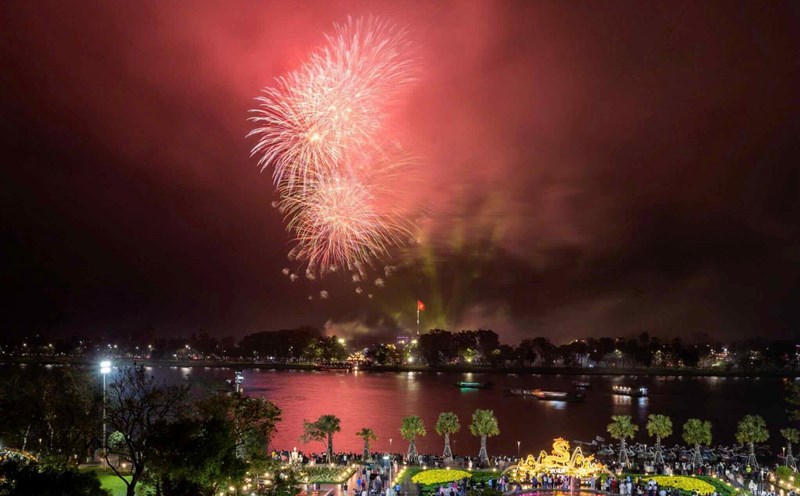 Fireworks to celebrate the New Year (2024) in Hue. Photo: Le Dinh Hoang.