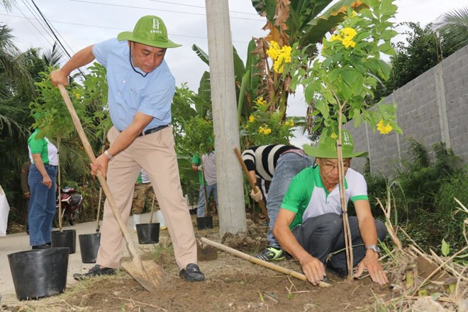 200 lao động Khánh Hòa ra quân tạo cảnh quan đón năm mới