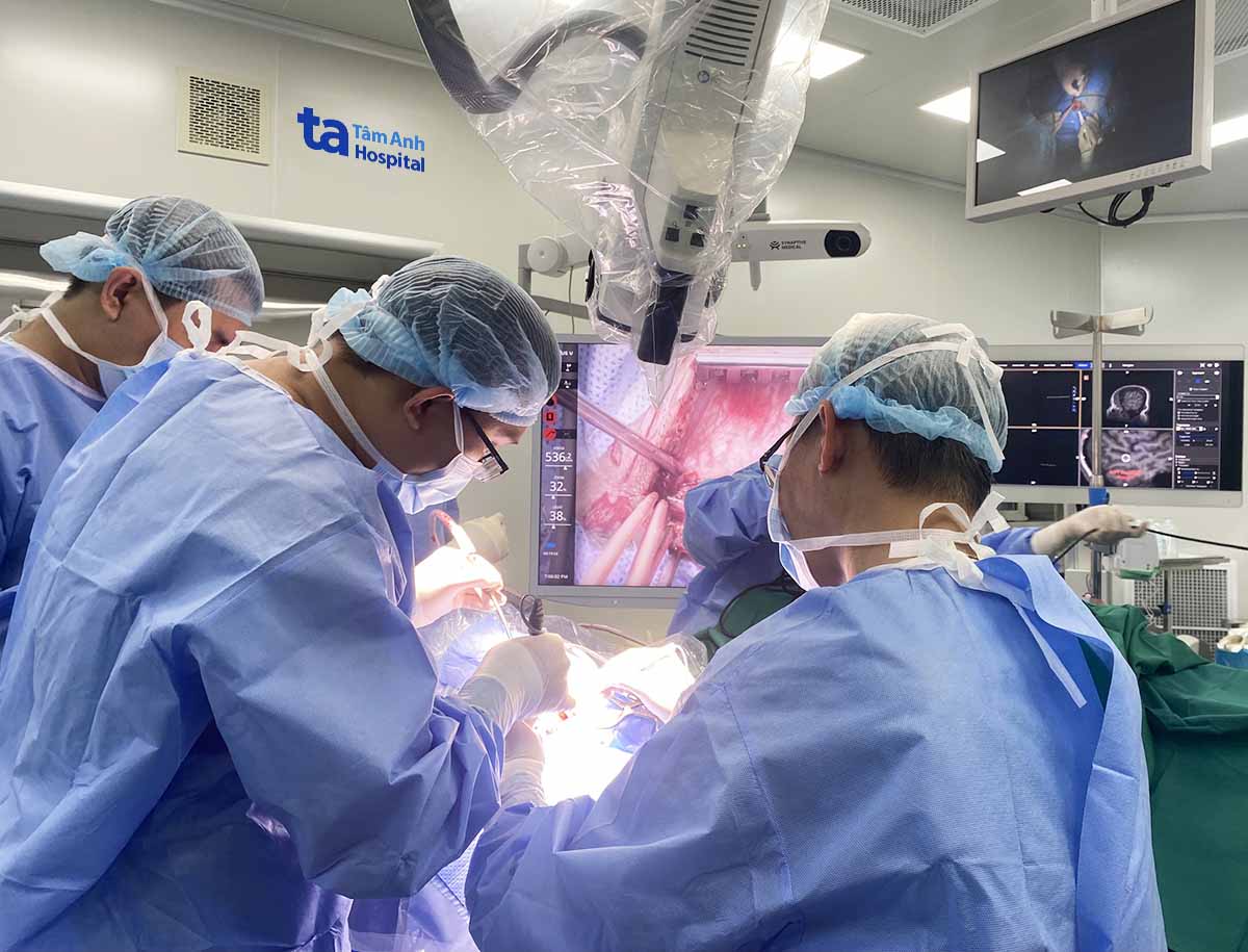 The only AI robot in Vietnam has made its mark with 100 successful brain and spinal cord surgeries.