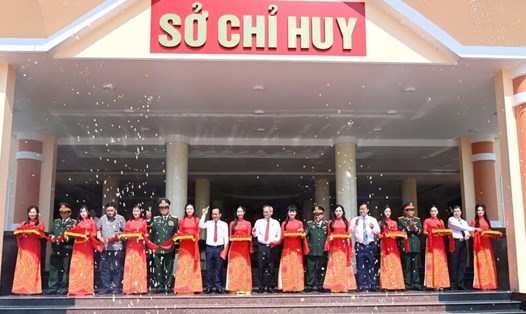 Chính thức đưa trụ sở Bộ Chỉ huy Quân sự tỉnh Bạc Liêu vào hoạt động. Ảnh: Nhật Hồ