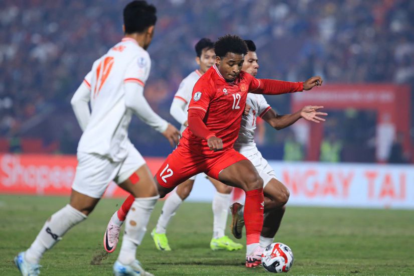 Striker Nguyen Xuan Son played impressively in his debut match for the Vietnam National Team. Photo: Minh Dan