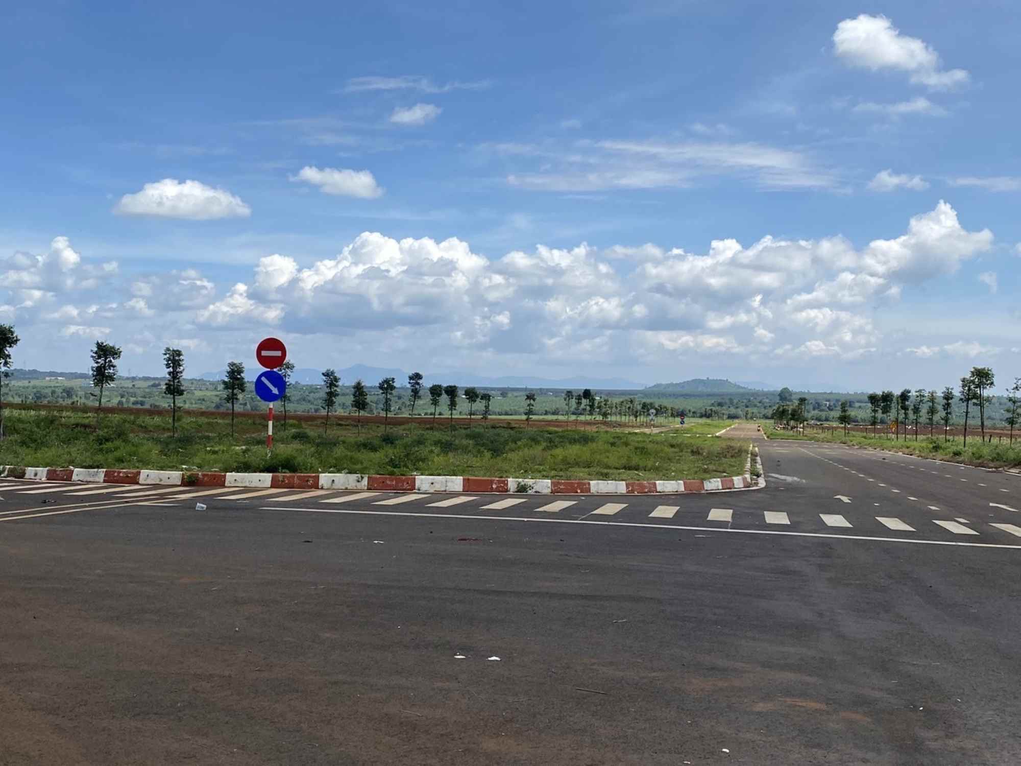 Traffic infrastructure, wastewater treatment, and the project's phase 1 operator house are being completed. Photo: THANH TUAN