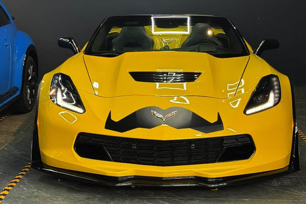 This Chevrolet Corvette Z06 Convertible has a license plate from Can Tho province. Photo: Tu Luong
