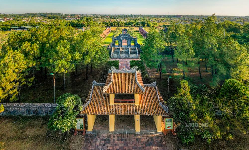 Toa lac ben duong Van Thanh (phuong Huong Ho, TP Hue), di tich Van Mieu la mot trong nhung cong trinh tieu bieu trong Quan the kien truc Co do Hue duoc xay dung vao nam 1808 duoi thoi vua Gia Long. Anh: Nguyen Phong.