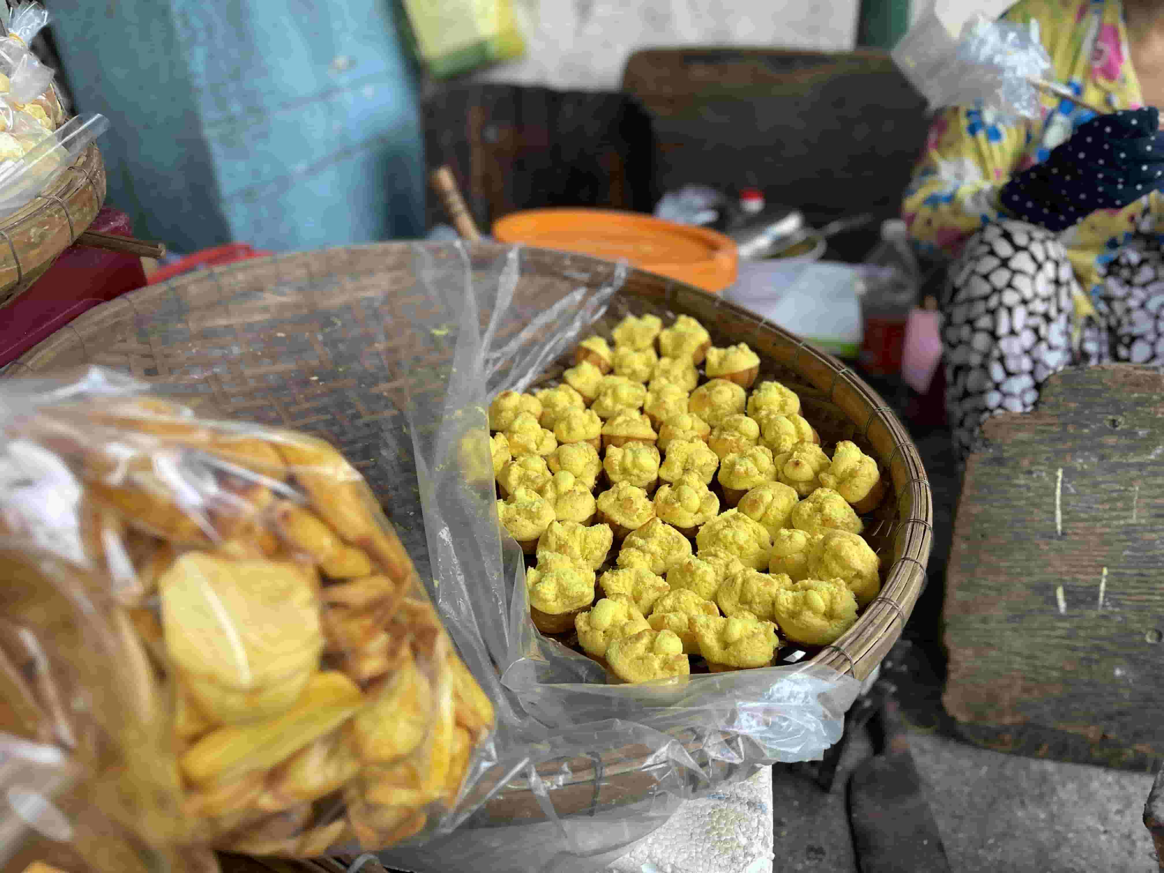 People in the Central region make banh thuan, which blooms like apricot blossoms, to bring good luck during Tet. Photo: Huu Long