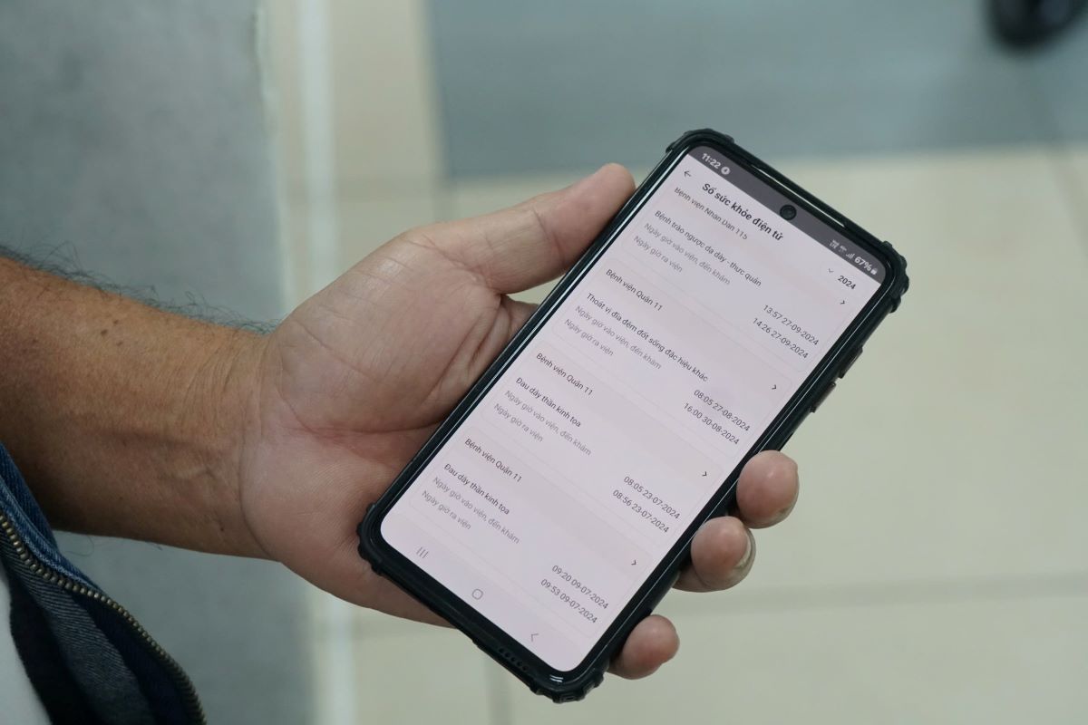 So suc khoe dien tu tren VNeID giup tiet kiem chi phi, thoi gian cho nguoi dan khi di kham benh. Anh: Thanh Chan