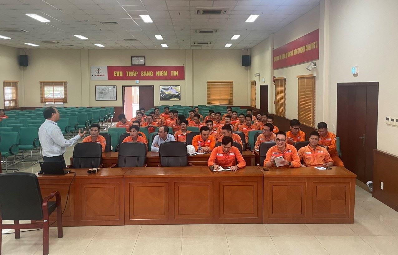 The simulated incident handling drill improves the operational capacity of Mong Duong Thermal Power Company's employees. Photo: Mong Duong Thermal Power Company