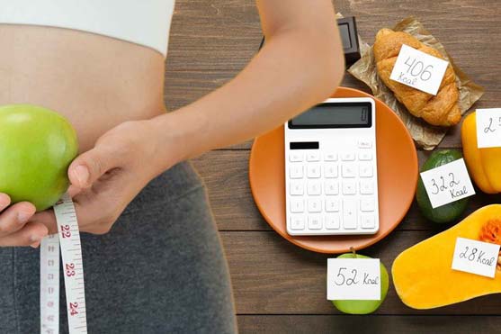 Nutrients and calories are two important concepts in nutrition but have distinct differences. Graphics: Ha May