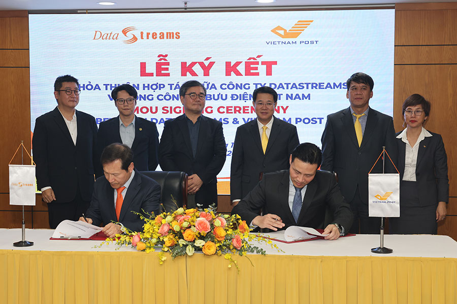 Vietnam Post and DataStreams sign Cooperation Agreement.