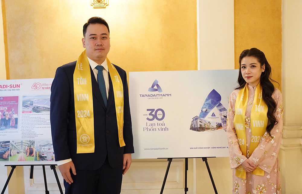 Ong Nguyen Anh Tu - Pho Tong giam doc thuong truc va Ba Nguyen Phuong Anh - Pho Tong Giam doc Tap doan Tan A Dai Thanh. Ảnh: Tan Á Dai Thanh