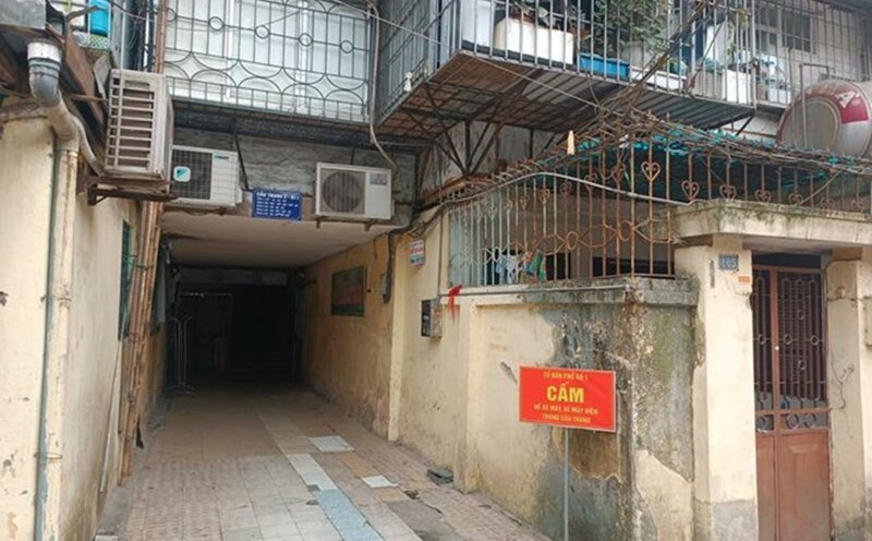 Many old apartment buildings in Hanoi are priced as expensive as apartments. Photo: Thu Giang
