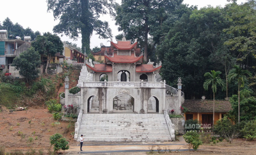 “The Imperial Citadel of Yen Bai” is facing landslides. Photo: Bao Nguyen.