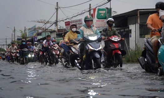 Khu vực Nam Bộ có mưa to trong dịp Giáng sinh. Ảnh: Nguyên Chân