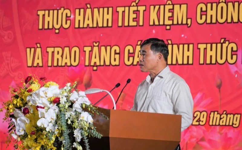 Mr. Tran Thuong Chi (standing) was appointed as Secretary of Long Dat District Party Committee from January 1, 2025. Photo: My Luong
