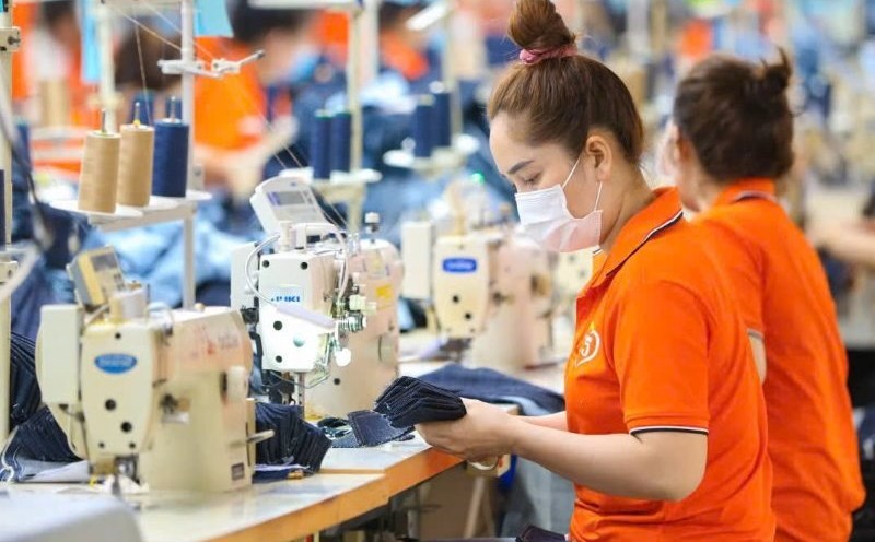 The average Lunar New Year bonus for At Ty 2025 in Ho Chi Minh City is 12.7 million VND/person, an increase of 3.3% compared to last year. Photo: Nam Duong