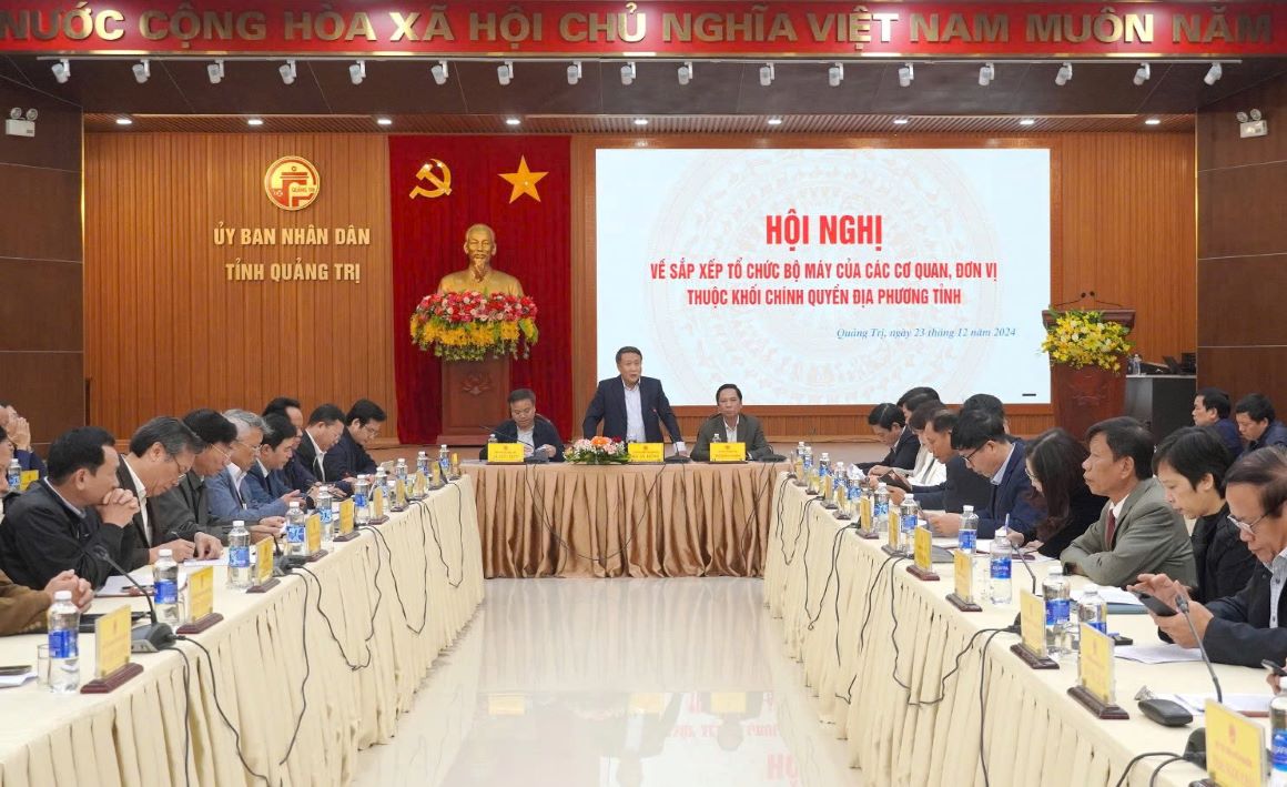 Quang Tri province discusses the arrangement and organization of agencies and units under the local government. Photo: Tien Nhat.