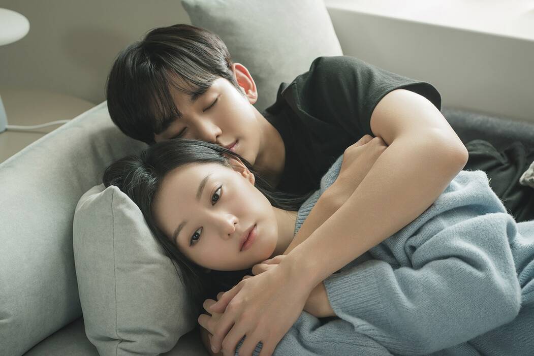 Kim Ji Won và Kim Soo Hyun trong “Nữ hoàng nước mắt“. Ảnh: Nhà sản xuất