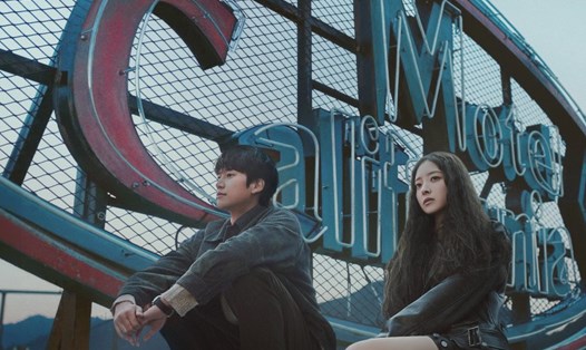 Na In Woo, Lee Se Young đóng chính “Motel California” - bộ phim nối sóng “Khi điện thoại đổ chuông”. Ảnh: Nhà sản xuất