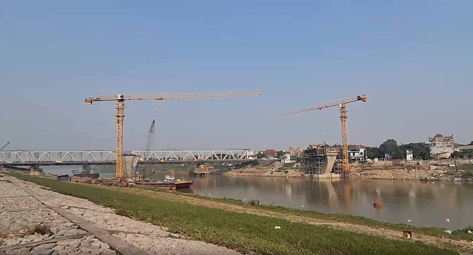 Current status of the new Duong bridge project. Photo: Phu Den