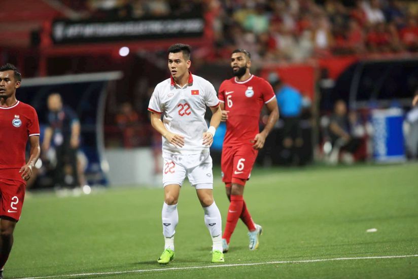 Vietnam team drew 0-0 with Singapore in the group stage of ASEAN Cup 2024 at Jalan Besar Stadium. Photo: Xuan Trang