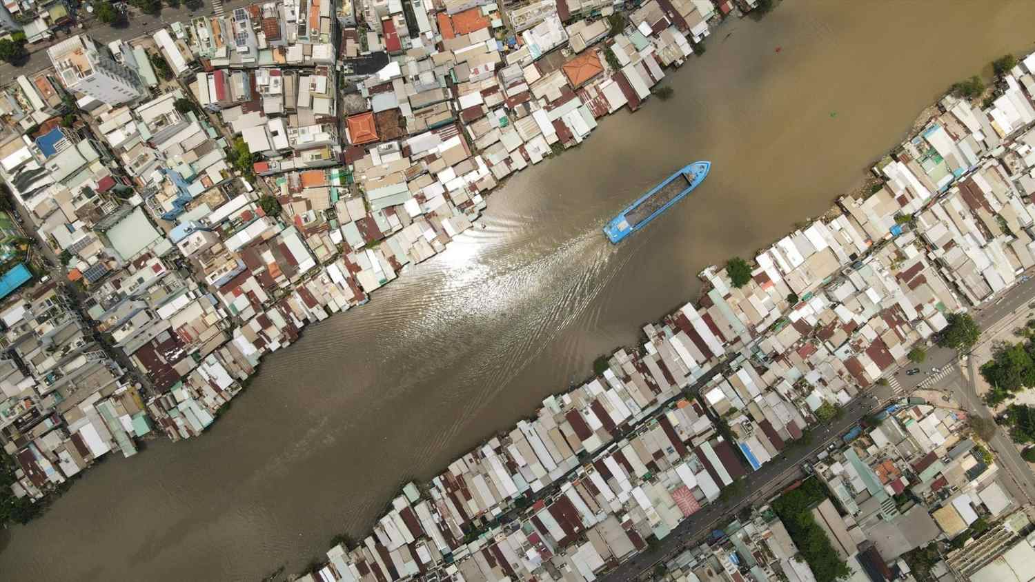 Ho Chi Minh City will clear 1,019 houses to renovate the North bank of Doi Canal (District 8). Photo: Anh Tu
