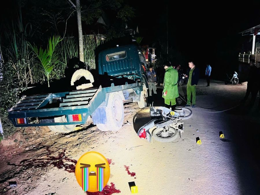 Anh V.V.D tử vong khi đâm vào xe ô tô đang đỗ ven đường. Ảnh: CATH