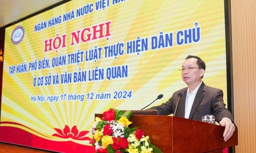 Ông Đào Minh Tú - Phó Thống đốc Thường trực Ngân hàng Nhà nước, Chủ tịch Công đoàn Ngân hàng Việt Nam - phát biểu tại Hội nghị tập huấn Luật Thực hiện Dân chủ ở cơ sở. Ảnh: Hoàng Giáp