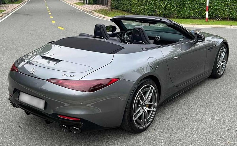 Mercedes-AMG SL43 in Ho Chi Minh City sold at a loss of more than 1 billion VND. Photo: Dong Thai